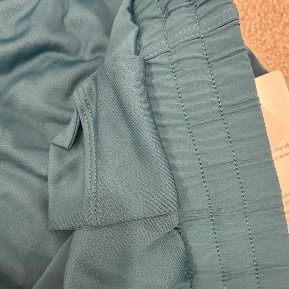 Athleta Mesh Racer Run 2.5” Short - Picture 5 of 11